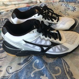 Mizuno volleyball shoes